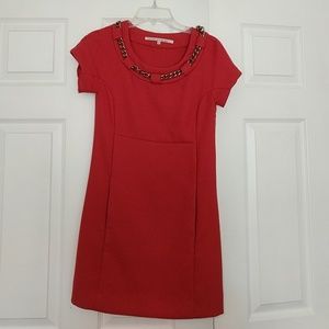Thick dress with neckline detail
